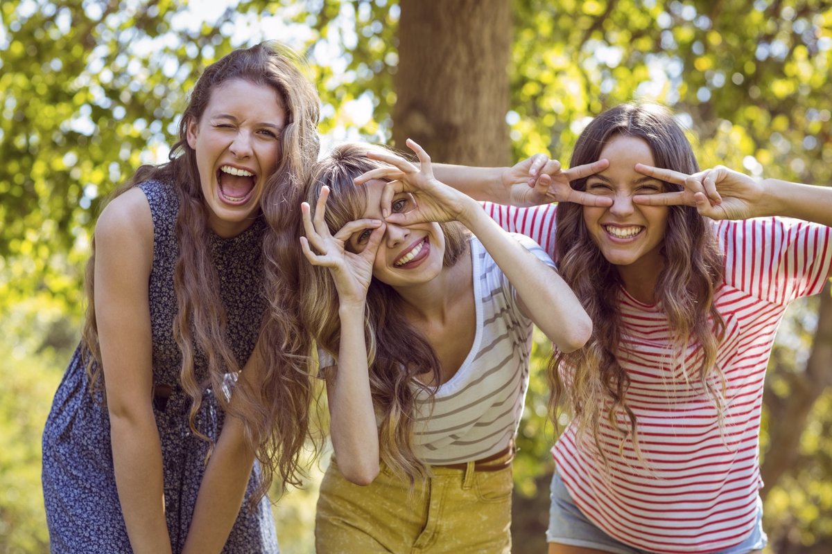 ¿Cómo influyen los amigos en el comportamiento? 1 como influyen los amigos en el comportamiento