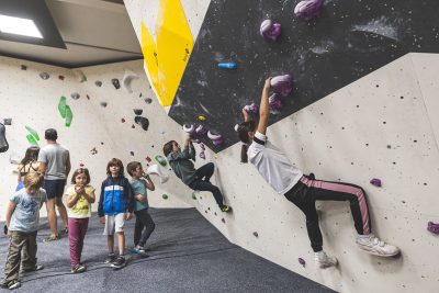 Descubre cómo la escalada puede mejorar la autoestima y las habilidades sociales en los niños 8 descubre como la escalada puede mejorar la autoestima y las habilidades sociales en los ninos
