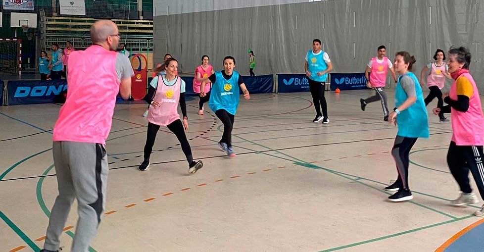 estrena el stikbomball un deporte innovador nacido de la colaboracion entre alumnado y educadores