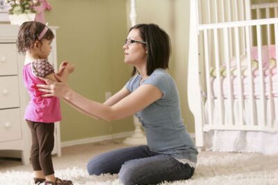 por que agacharte para hablar con tu hijo
