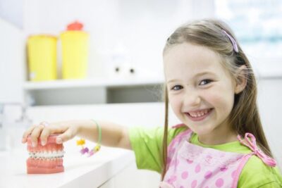 por que ensenar a tus hijos a cepillarse los dientes con un cepillo electrico es una decision acertada